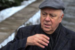 Писатель Аркадий Инин перед церемонией прощания с актрисой Натальей Крачковской на Троекуровском кладбище