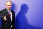 Президент России Владимир Путин во время заседания наблюдательного совета АНО «Организационный комитет «Россия-2018» в Сочи, 3 мая 2018 года