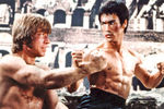<b>«Путь дракона» (1972).</b> Первый громкий фильм с участием Норриса. Молодой Чак здесь играет в основном ногами, исполняя роль молчаливого противника главного героя, сыгранного Брюсом Ли