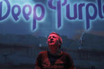 Вокалист группы Deep Purple Иэн Гиллан выступает в спорткомплексе «Олимпийский», 2011 год