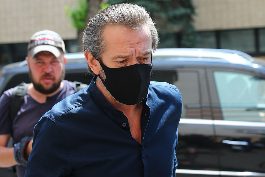 Актер Владимир Машков перед&nbsp;церемонией прощания с&nbsp;Владимиром Меньшовым, 8&nbsp;июля 2021&nbsp;года