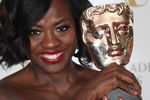 Виола Дэвис с премией BAFTA за лучшую женскую роль второго плана в фильме «Ограды», 12 февраля 2017 года 