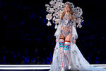 Марта Хант на Victoria’s Secret Fashion Show 2017 
