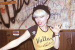 Солистка Blondie Дебби Харри во время выступления в баре Whisky a Go Go в Калифорнии, 1978 год