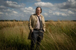 <b>«Медленные лошади» (Slow Horses) — 5 сезон, созд. Уилл Смит</b>
<br><br>
<b>Где и когда смотреть:</b> на Apple TV+ — с 24 сентября
<br><br>
Пятый сезон хитового черно-комедийного триллера по мотивам книг Мика Геррона с Гэри Олдменом в роли сварливого начальника команды разведчиков-изгоев.