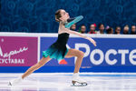 Валерия Шульская выступает в короткой программе на чемпионате России — 2022