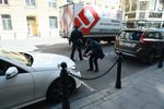 Инспекторы ГКУ «Администратор московского парковочного пространства» во время работы