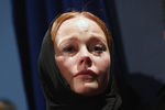Актриса Елена Корикова на церемонии прощания с народным артистом России Альбертом Филозовым в театре «Школа современной пьесы»