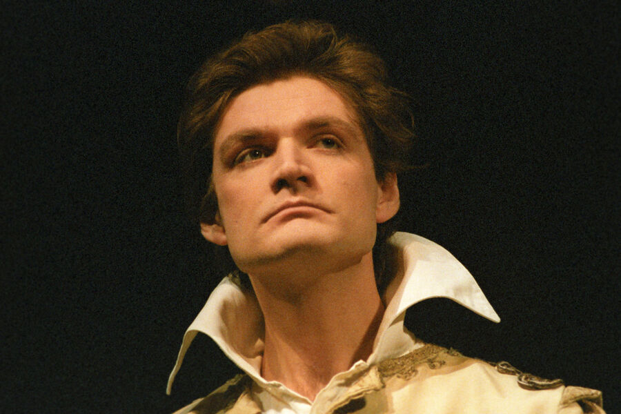 Актер Владимир Симонов в&nbsp;сцене из&nbsp;спектакля &laquo;Тартюф&raquo; в&nbsp;Московском художественном академическом театре имени М. Горького, 1989&nbsp;год