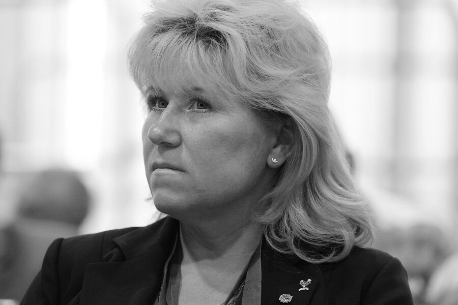 <b>Анфиса Резцова (16 декабря 1964 &mdash; 19&nbsp;октября 2023) </b>&mdash; советская и российская биатлонистка и лыжница, двукратная олимпийская чемпионка по&nbsp;биатлону, олимпийская чемпионка по&nbsp;лыжным гонкам, трехкратная чемпионка мира по&nbsp;лыжным гонкам, двукратная обладательница Кубка мира по&nbsp;биатлону. 