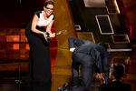 Тина Фей и Джон Хэмм на церемонии Emmy Awards 2015