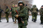 Военнослужащие перед началом обмена пленными между Киевом и самопровозглашенной Донецкой народной республикой у КПП «Майорск» на линии разграничения в районе Горловки, 27 декабря 2017 года