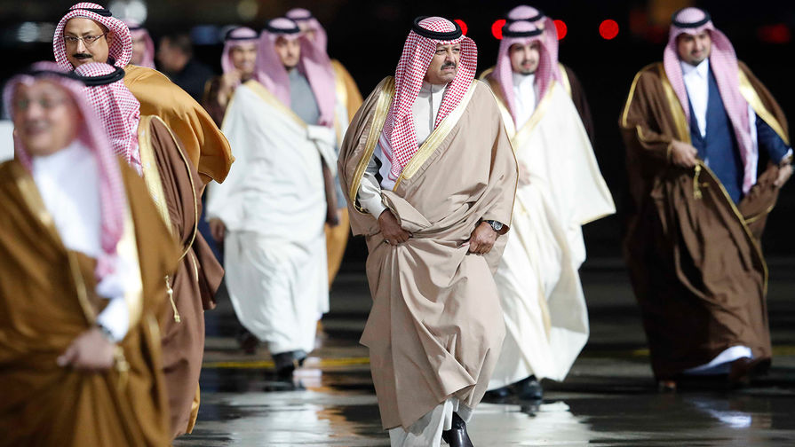 Представители делегации, сопровождающие короля Саудовской Аравии Сальмана Бен Абдель Азиз Аль Сауда в&nbsp;аэропорту Внуково, 4&nbsp;октября 2017&nbsp;года