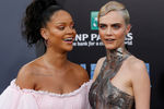 Рианна и Кара Делевинь на премьере фильма «Валериан и город тысячи планет» в Лос-Анджелесе, 2017 год