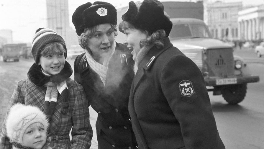 Актрисы Люсьена Овчинникова и Нина Русланова на съемках фильма «Валентин и Валентина», 1985 год