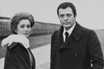 Актеры Катрин Денев и Марчелло Мастроянни в фотосессии для фильма «Это случается только с другими» (1971) 