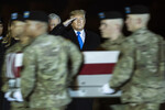 Президент США Дональд Трамп во время похорон военного, погибшего в Афганистане. 21 ноября 2019 года.