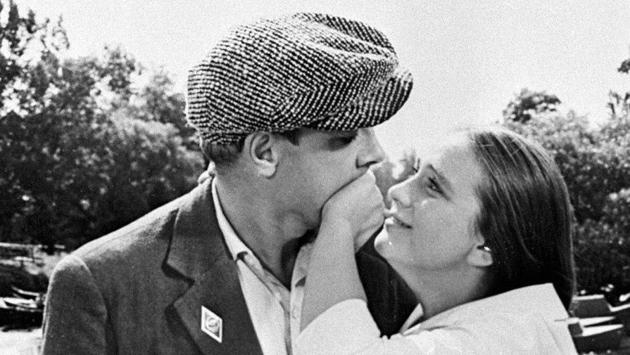 Ирина Бунина в роли Нины и Кирилл Лавров в роли Алексея в художественном фильме «Верьте мне, люди», 1965 год