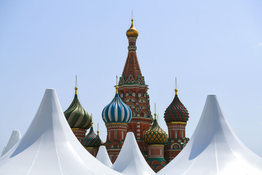 Шатры в&nbsp;центре Москвы во время проведения книжного фестиваля &laquo;Красная площадь&raquo;, 3&nbsp;июня 2023&nbsp;года