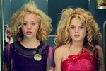 Актеры Элисон Пилл и Линдси Лохан в фильме «Звезда сцены» (2004)