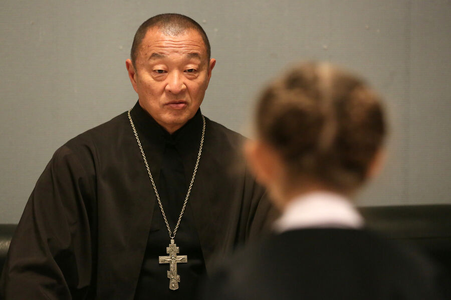 Актер Кэри-Хироюки Тагава во время съемок фильма &laquo;Иерей-Сан&raquo;, 2015&nbsp;год