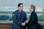 <b>«Московская жара» (2004)</b>
<br><br>Дебют Невского на&nbsp;экране датирован 2000&nbsp;годом, однако вплоть до&nbsp;премьеры &laquo;Московской жары&raquo; он довольствовался либо эпизодическими, либо второстепенными ролями. В&nbsp;ленте американского постановщика Джеффа Челентано россиянин сыграл капитана полиции, который помогает отставному дипломату в&nbsp;исполнении Майкла Йорка (&laquo;Укрощение строптивой&raquo;, &laquo;Кабаре&raquo;) наказать убийцу его сына
