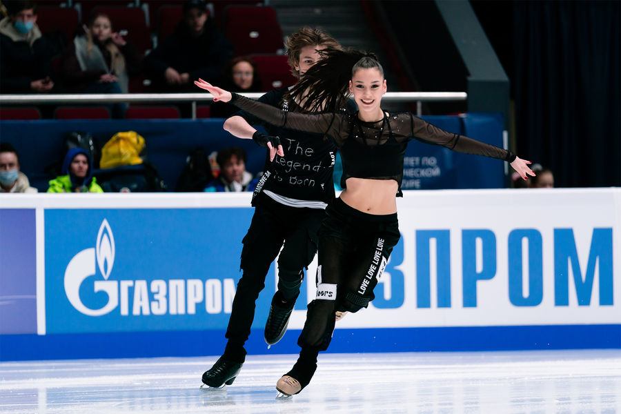 Елизавета Шанаева и Дэвид Нарижный выступают с&nbsp;ритм-танцем на&nbsp;чемпионате России &mdash; 2022