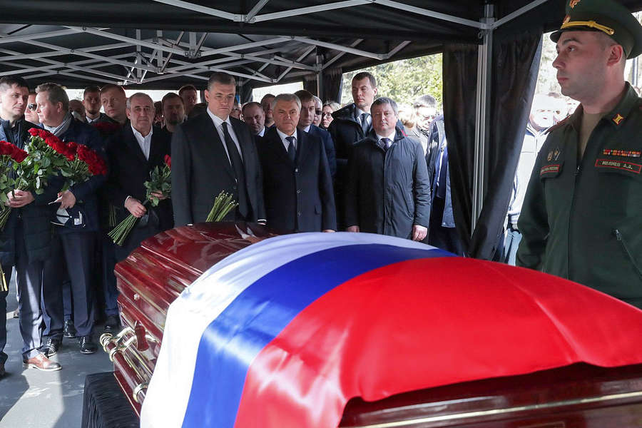 Во время похорон лидера ЛДПР Владимира Жириновского на&nbsp;Новодевичьем кладбище в&nbsp;Москве, 8&nbsp;апреля 2020&nbsp;года 