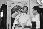 Яша Яшин — Сергей Сивохо, имитатор Луценко — Михаил Евдокимов во время съемок кинокомедии «Имитатор», 1990 год
