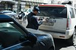 Инспектор ГКУ «Администратор московского парковочного пространства» во время работы