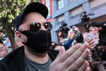 Режиссер Кирилл Серебренников у здания Мещанского суда в Москве после оглашения приговора по делу «Седьмой студии», 26 июня 2020 года