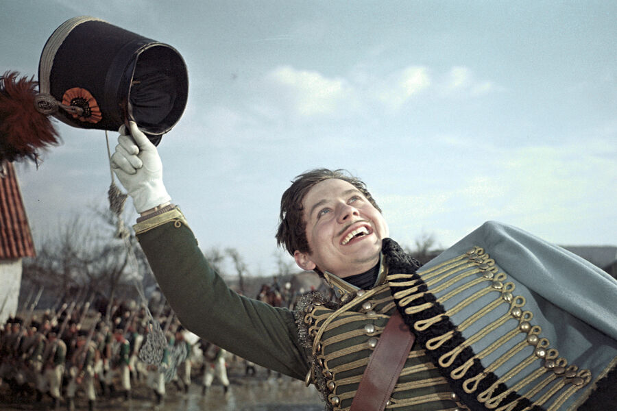 Олег Табаков в&nbsp;роли Николая Ростова в&nbsp;сцене из&nbsp;фильма &laquo;Война и мир&raquo; (1965)