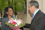 Госсекретарь США Кондолиза Райс и министр иностранных дел РФ Сергей Лавров во время встречи в особняке МИД на Спиридоновке, 2007 год