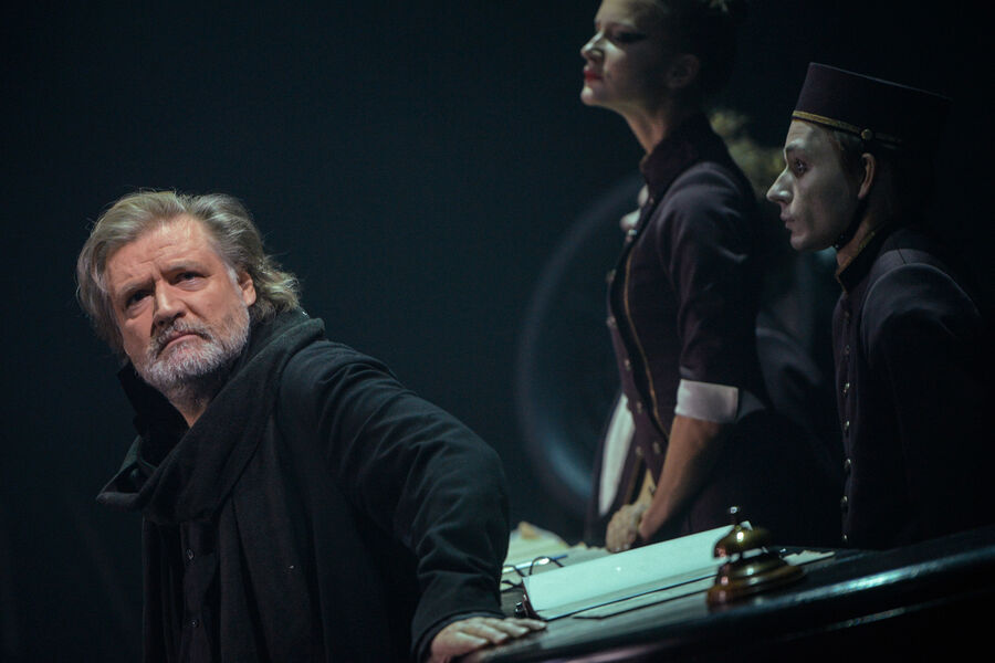 Актер Владимир Симонов (Минетти) в&nbsp;сцене из&nbsp;спектакля &laquo;Минетти&raquo; в&nbsp;постановке режиссера-постановщика Римаса Туминаса в&nbsp;Государственном академическом театре имени Е.Вахтангова в&nbsp;Москве, 2015&nbsp;год