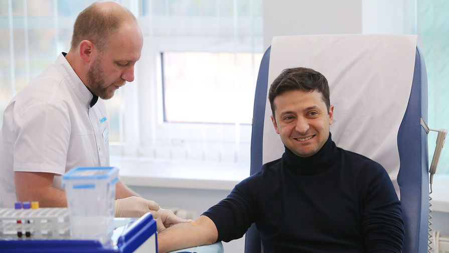 Кандидат в президенты Украины Владимир Зеленский сдает анализ на алкоголь и наркотики в киевской клинике, 5 апреля 2019 года