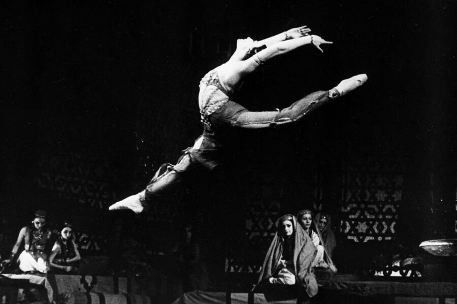Прима-балерина Государственного академического Большого театра СССР Майя Плисецкая в&nbsp;роли Заремы в&nbsp;балете Б. Асафьева &laquo;Бахчисарайский фонтан&raquo;, 1948&nbsp;год