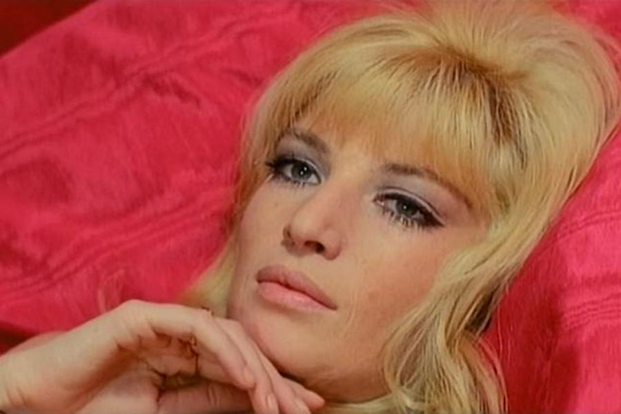 Актриса Моника Витти в&nbsp;роли Евы в&nbsp;фильме &laquo;Алая женщина&raquo; (1969) 