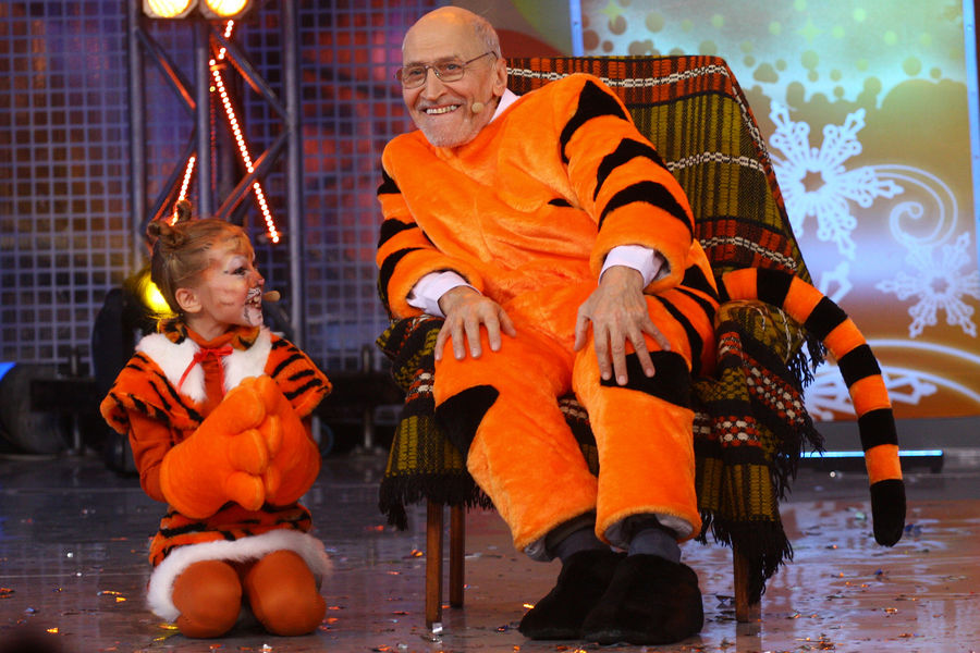 Телеведущий Николай Дроздов и актриса Екатерина Старшова на&nbsp;съемках новогодней программы &laquo;Новый год по-нашему!&raquo; на&nbsp;телеканале СТС, 2009&nbsp;год