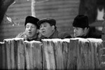 <b>«Джентльмены удачи» (1971)</b>
<br><br>
Одна из лучших комедий в истории нашей страны, которую все до сих пор активно пересматривают по праздникам. Данелия выступил только сценаристом фильма, а снял его Александр Серый. Текст «Джентльменов», разошедшийся на цитаты («Кушать подано, садитесь жрать, пожалуйста!», «Все! Кина не будет! Электричество кончилось!», «Деточка! А вам не кажется, что ваше место возле параши?»), перед началом съемок было решено показать милицейским чиновникам. Вердикт был суровым: те посчитали, что сценарий, перенасыщенный преступным жаргоном, может стать пропагандой бандитизма. И Данелия несколько смягчил материал — так в картине появились знаменитые невинные ругательства, от сардельки до редиски.
<br>
«Джентльмены удачи» стали абсолютным хитом советского кинематографа — 12-е место по количестве зрителей в истории.

