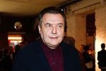 Режиссер Алексей Учитель перед началом концерта «Наша Алла» к юбилею певицы Аллы Пугачевой в постановке режиссера Кирилла Серебренникова в театре «Гоголь-центр», 24 апреля 2019 года