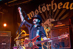 Основатель Motorhead Лемми Килмистер во время выступления в рамках турне Motorhead MotorBoat, 2015 год