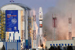 Ракета-носитель «Союз-2.1б» с разгонным блоком «Фрегат», космическим аппаратом гидрометеорологического обеспечения «Метеор-М» №2-1 и 18 малыми космическими аппаратами попутной нагрузки во время запуска со стартового комплекса космодрома Восточный