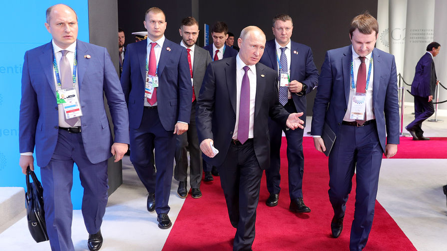 Президент РФ Владимир Путин (в центре) и министр экономического развития РФ Максим Орешкин (справа) на&nbsp;13-м саммите лидеров стран &laquo;Группы двадцати&raquo; (G20), 1 декабря 2018 года