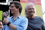 Венесуэльский певец Карлос Бауте и американский миллиардер, основатель Virgin Group Ричард Брэнсон перед концертом Venezuela Aid Live на границе Колумбии и Венесуэлы, 22 февраля 2019 года 