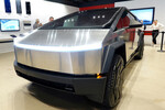 Tesla Cybertruck в автосалоне компании Tesla в Сан Диего, США, ноябрь 2023 года
