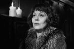 Хелен Маккрори в кадре из сериала «Острые козырьки» 