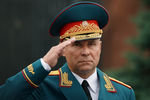 Глава МЧС Евгений Зиничев на торжественной церемонии, посвященной выпуску курсантов и кадетов вузов МЧС России, на Красной площади в Москве, 2018 год