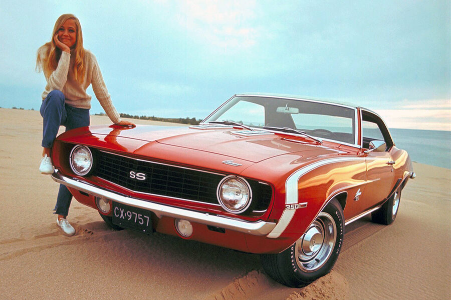 Chevrolet Camaro 1969
<br><br>
Купе Chevrolet Camaro 1969&nbsp;года разошлось тиражом 250&nbsp;тыс. экземпляров и стало поистине культовой моделью. Он выпускался с&nbsp;закрытым кузовом, а также в&nbsp;версии кабриолет. Культовый статус модели позволил GM возродить Camaro в&nbsp;2010 году на&nbsp;новой компонентной базе после прекращения выпуска в&nbsp;2002-м.