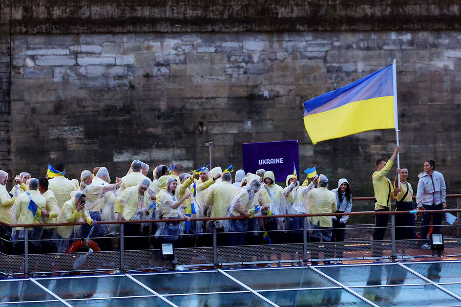 Спортсмены с&nbsp;Украины на&nbsp;лодке во время парада на&nbsp;реке Сена на&nbsp;церемонии открытия Олимпийских игр 2024&nbsp;года в&nbsp;Париже, 26&nbsp;июля 2024&nbsp;года
