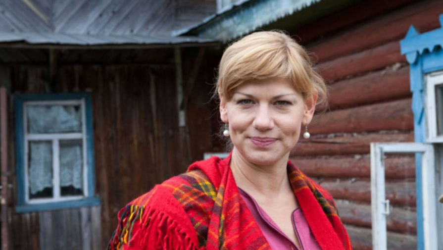 Елена Бирюкова в телефильме «Деревенщина» (2014)